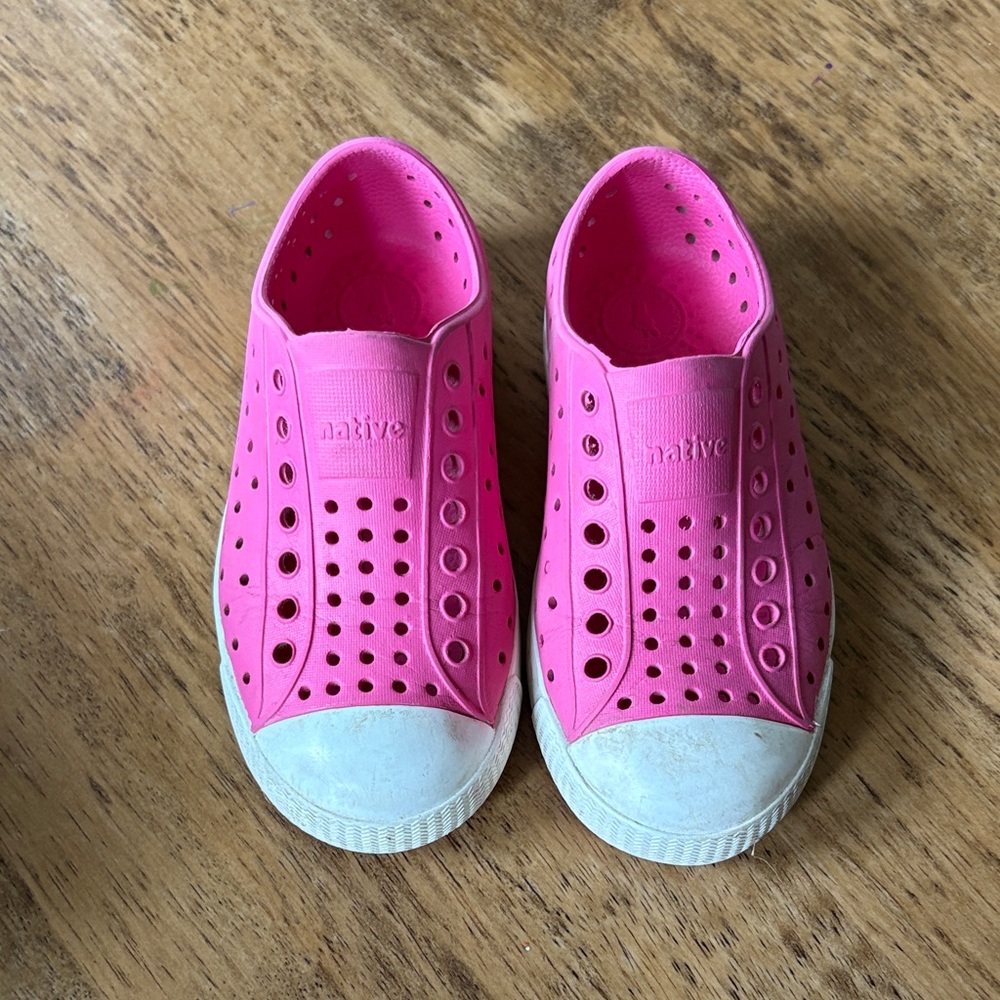 Native Kids Water Shoes - Pink and White